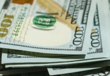 내년부터 이공계 대학원생 ‘연구생활장려금’ 받는다 white and black printer paper