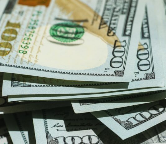 내년부터 이공계 대학원생 ‘연구생활장려금’ 받는다 white and black printer paper