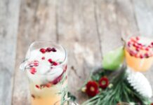 헬시 푸드 vs 저칼로리 푸드 : 어느 것이 더 효과적일까? assorted drinking glasses on brown wooden surface