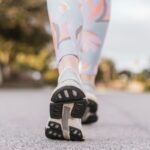 보폭 10cm의 기적: 보폭만 넓혀도 수명이 길어진다? person wearing black and white nike shoes