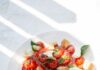 식단, 작지만 꾸준한 변화가 건강을 만든다 sliced tomato and green leaf vegetable on white ceramic plate