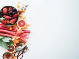 바쁜 일상 속 ‘영양 & 보충제’ 똑똑하게 챙기기…실생활 실천법은? variety of sliced fruits