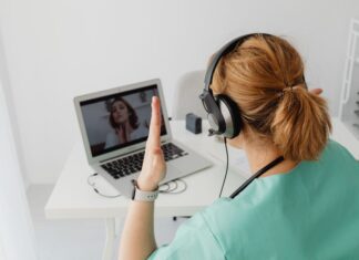건강 관리의 패러다임을 바꾸다…내 손안의 디지털 헬스케어, 얼마나 활용하고 계신가요?