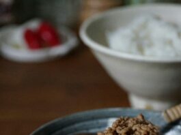 장 건강의 열쇠, 우리의 식탁에서 찾다! brown food on white ceramic bowl