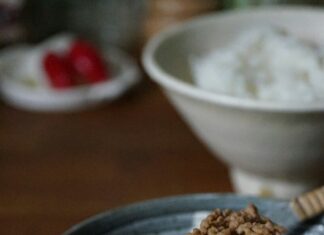 장 건강의 열쇠, 우리의 식탁에서 찾다! brown food on white ceramic bowl